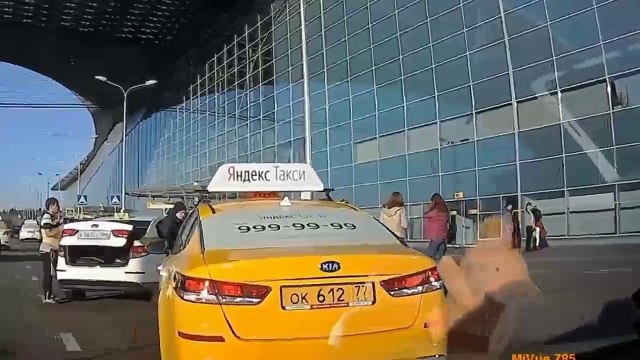 25 EXAMPLES OF WHY MERCEDES DRIVERS ARE DISLIKED(1)