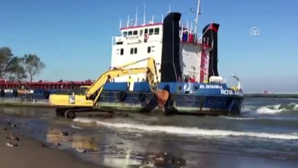 Karasu Limanı'nda gemi karaya oturdu