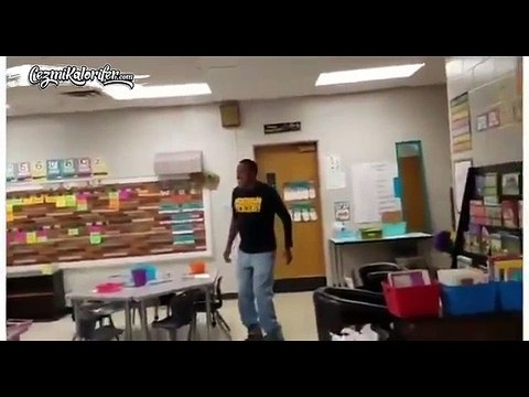 İşitme ve Konuşma Engelli Okul Gorevlisi Abilerinin Doğum Gününü İşaret Diliyle Kutlayan Minikler