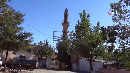 Gaziantep’te cami minaresine yıldırım düştü