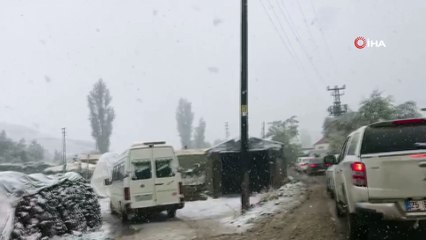 Horasan'da kar yağışı hayatı olumsuz etkiliyor