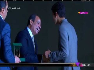 بالفيديو| الرئيس السيسي يكرم الشاب الذي حصل على ذهبية مشروع علاج "سرطان الجلد"