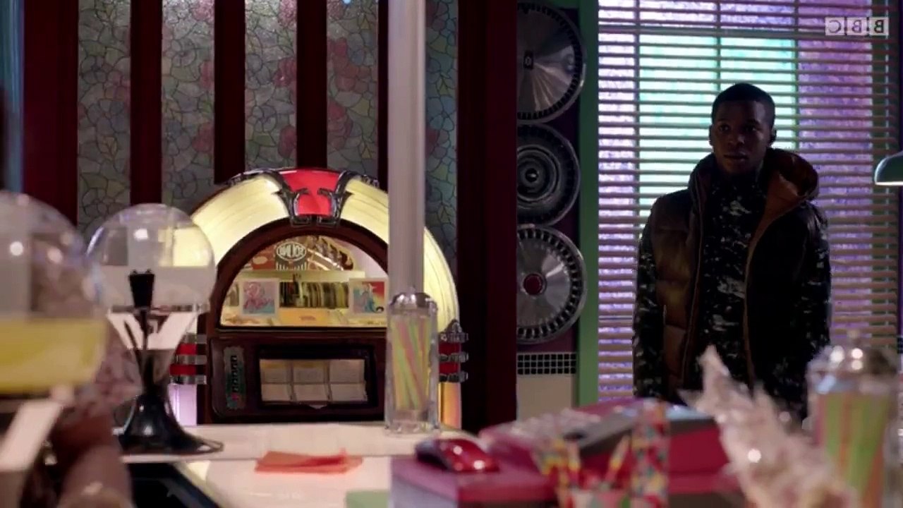 Wolfblood S03E07 - Wolves Amongst Us