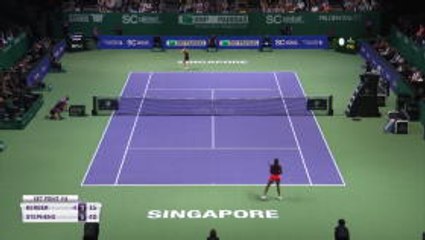 Stephens powers past Kerber to make last four in Singapore
