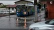 Chuva alaga a avenida Luciano das Neves no Centro de Vila Velha