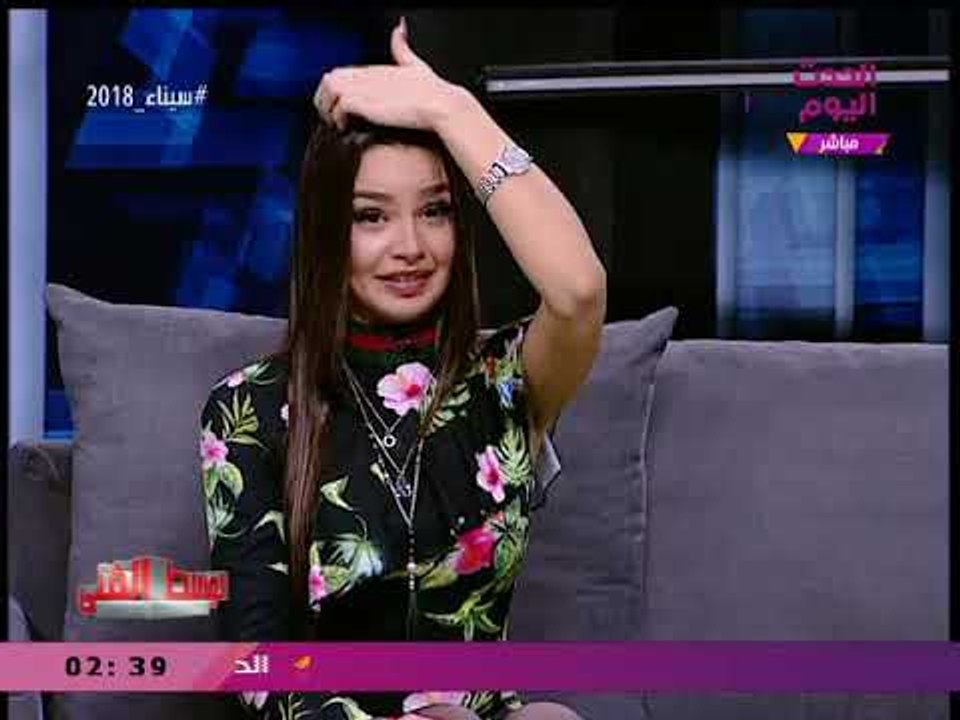 مقدم #الوسط_الفني يغازل الفنانة الاستعراضية "جوهرة": انتي بنوتة صغيرة والكل بيقول عليكي مزة!!