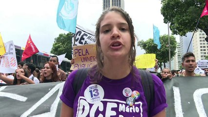 Universitários protestam