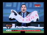 عبد الناصر زيدان يرفع علم الزمالك عالهواء ويقبله في فيديو من نوادر كرة القدم والسبب مفاجأة