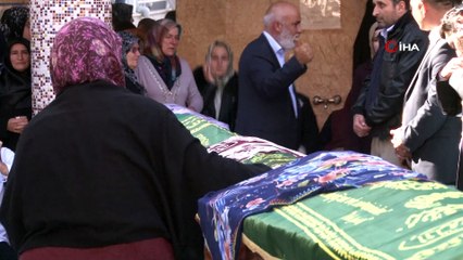 Feci kazada hayatını kaybeden polis ve ailesi son yolculuklarına uğurlandı