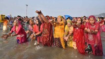 Karva Chauth, Women take holy dip in Sangam River | OneIndia News