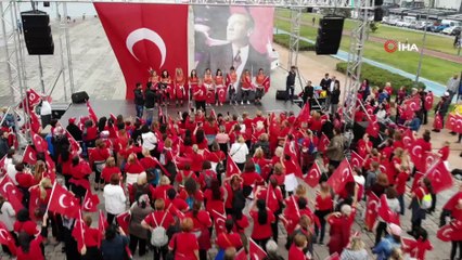 Binlerce kadın Cumhuriyeti dans ederek kutladı