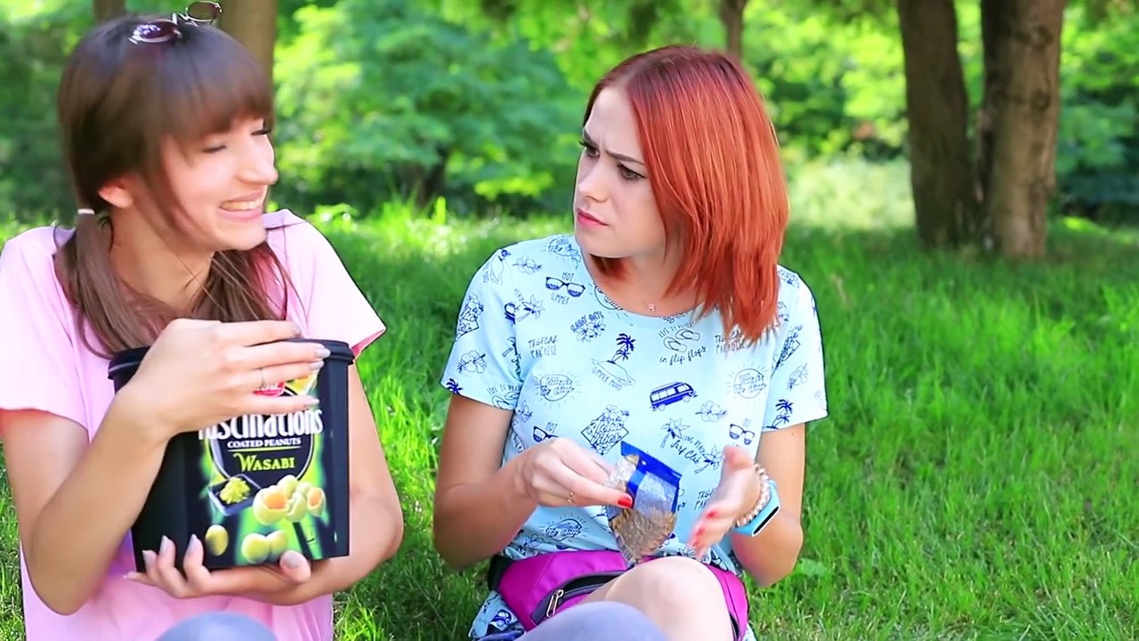 7 SNACKS GÉANTS XXL vs SNACKS MINIATURES   BLAGUES MARRANTES !