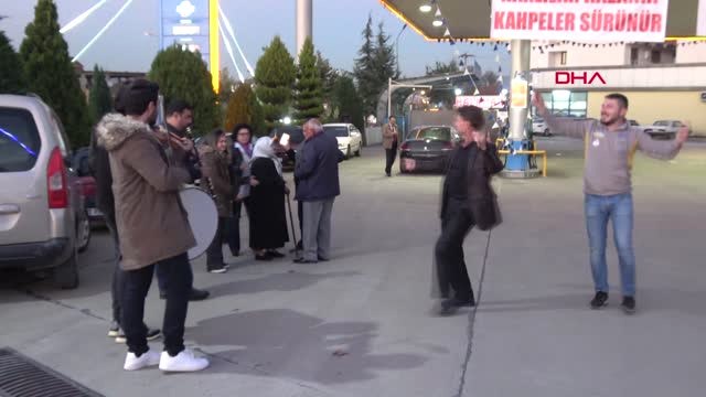 Düzce Davayı Kazandı, Davul Zurna ile Akaryakıt İstasyonunu Açtı