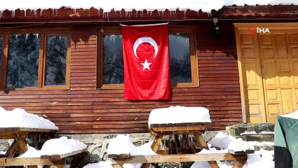 Kar yağışıyla eşsiz güzelliği ortaya çıkan Limmi Gölü havadan görüntülendi