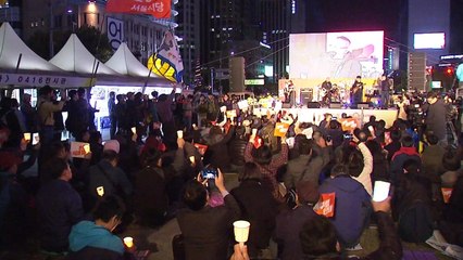 촛불 2주년 기념 집회 "정부에 실망"...보수단체 맞불집회 / YTN
