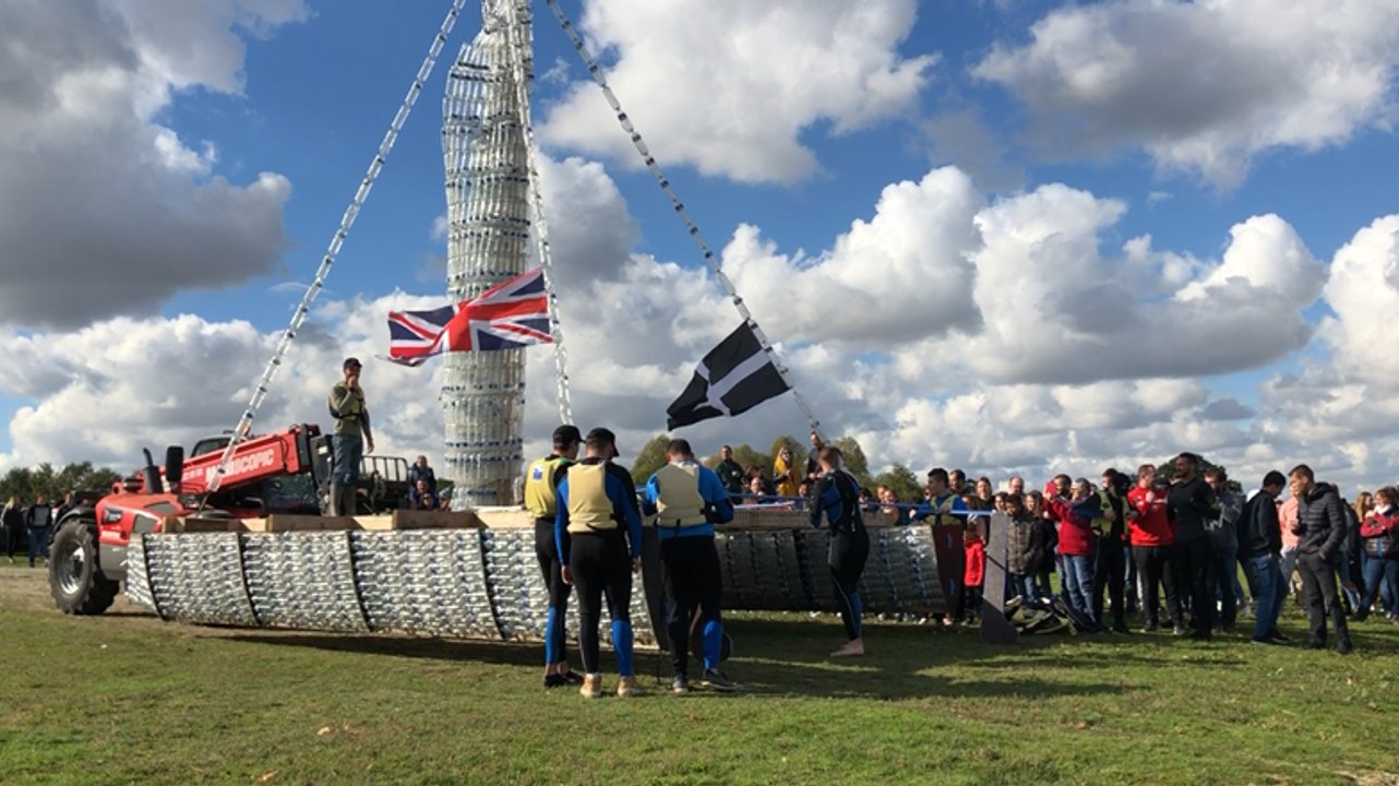 À La Rincerie, ils mettent leur catamaran en bouteilles sur l’eau