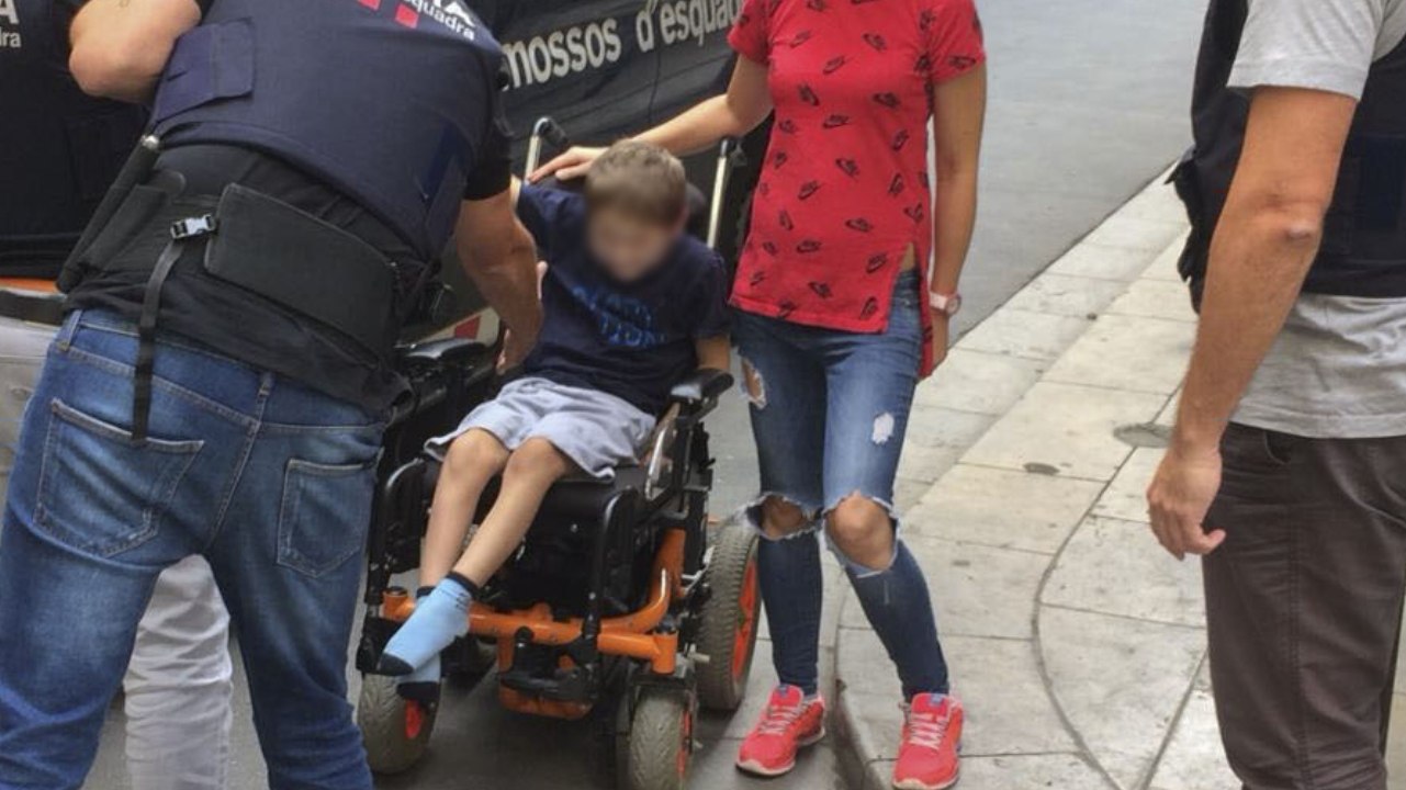 Roban la silla de ruedas eléctrica a un niño minusválido y la ponen a la venta por Internet