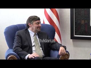 Palmer: Kosova duhet t’i leshoje diçka Serbise