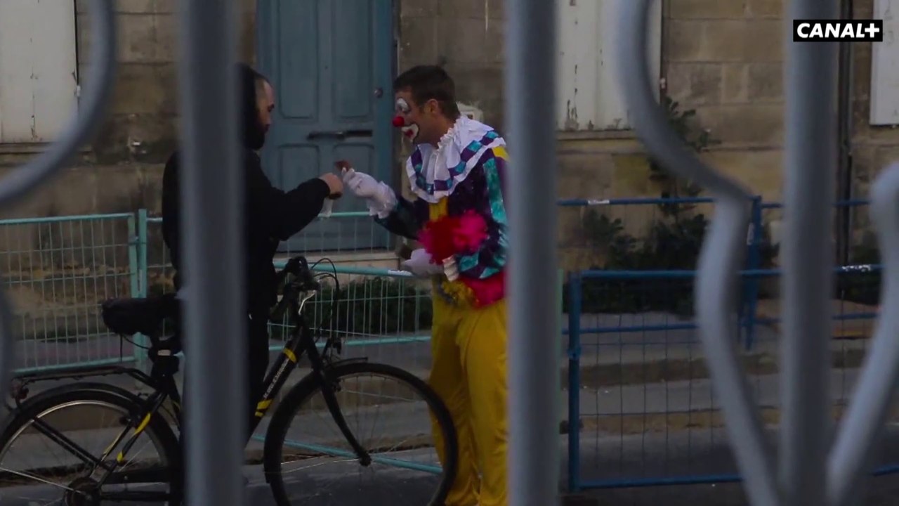 Pourquoi les clowns ont un nez rouge ? - Hotu Search du 27/10 - CANAL+
