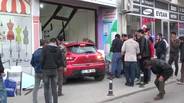 Yalova Fren Yerine Gaza Basan Sürücü İş Yerine Girdi