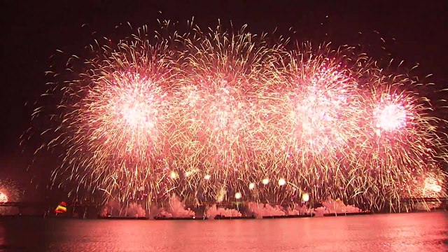 가을 밤하늘과 바다 수놓은 불꽃 향연 / YTN