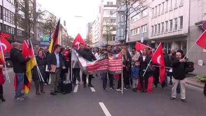 Almanya'da Türk Çocuklarının Hakları İçin Gösteri