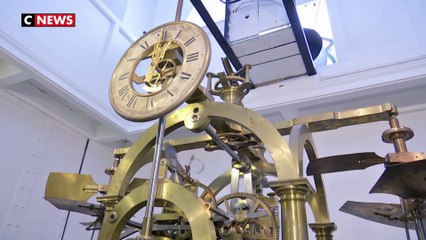 L'horloge de la mairie de Paris aussi passe à l'heure d'hiver