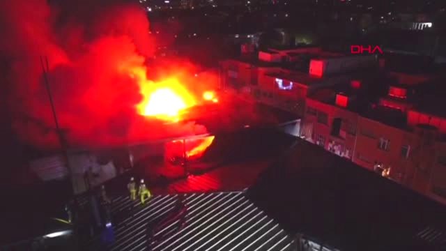 İstanbul Arnavutköy'de Fabrika Alev Alev Yanıyor Havadan Görüntülerle