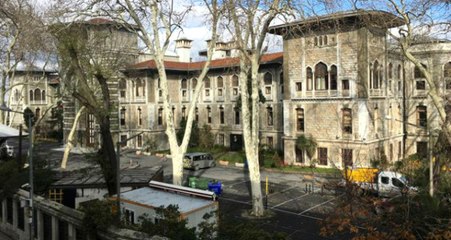 Müdür Yardımcısı, İzmir Marşı Okuyan Öğrencileri Tokatladı