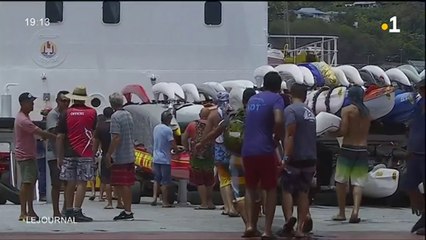 Hawaikinui : top départ pour l'embarquement des pirogues !