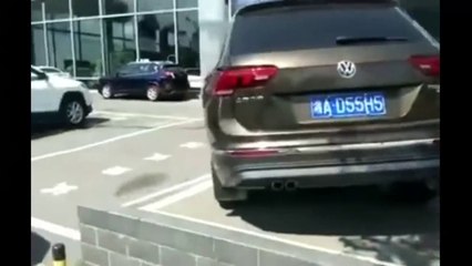 Crazy Chinese female drivers 中国疯狂女司机