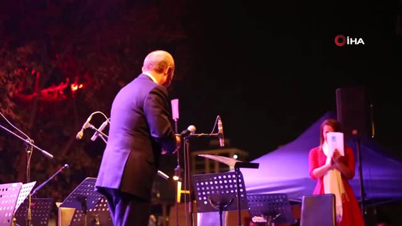 Kadıköy Cumhuriyet Yürüyüşü'ne Hazır..."Cumhuriyet Gecesi" Konserinde Mehmet Erdem İzleyenleri...