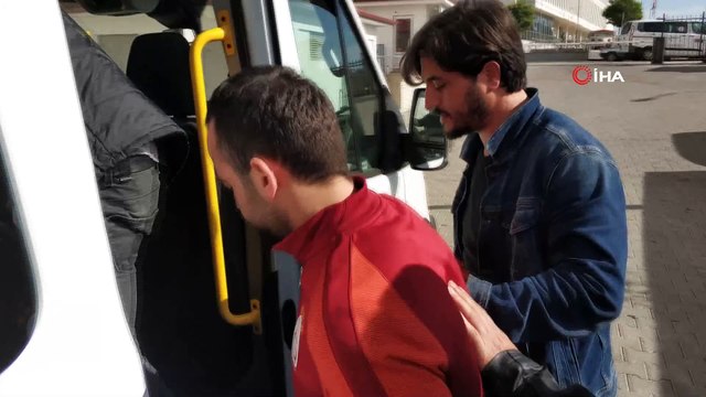 Takip edilen otomobilden atılan poşetten Kalaşnikof tüfek ve uyuşturucu çıktı