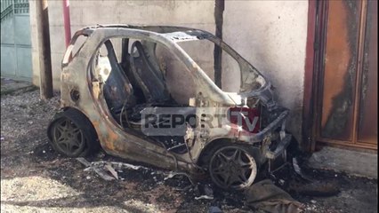 Bilisht, ishte parkuar në rrugë, digjet makina e 23-vjeçares gjatë natës