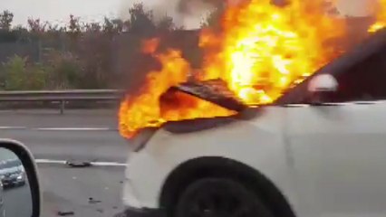 고속도로 달리던 SUV 차량에서 불 / YTN