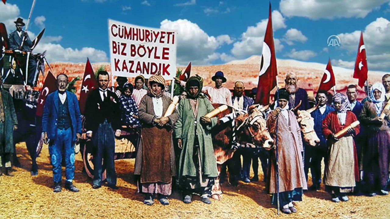 İzmir'de AK Parti'den "Cumhuriyet Bayramı" filmi
