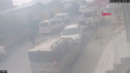 İstanbul- Arnavutköy'de Kapkaç Dehşeti Kamerada