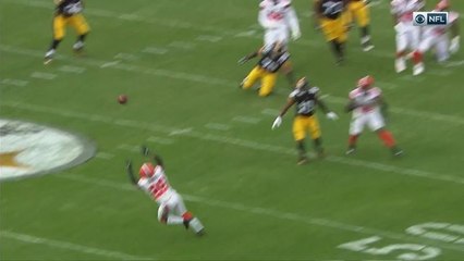 Derrick Kindred catches tipped ball for INT