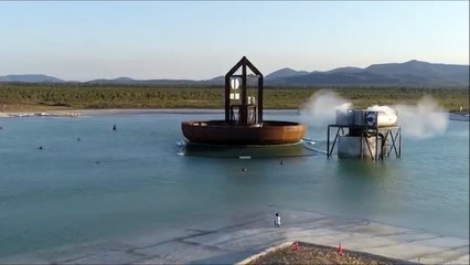 Cette machine crée des vagues pour les surfeurs