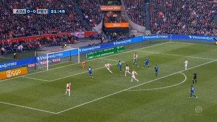 لقطة: كرة قدم: خطأ حارس فينورد يهدي أياكس الهدف الأول