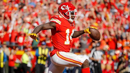 Watkins gallops into end zone for 13-yard TD