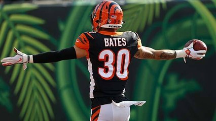 Jessie Bates reads Winston perfectly for pick-six