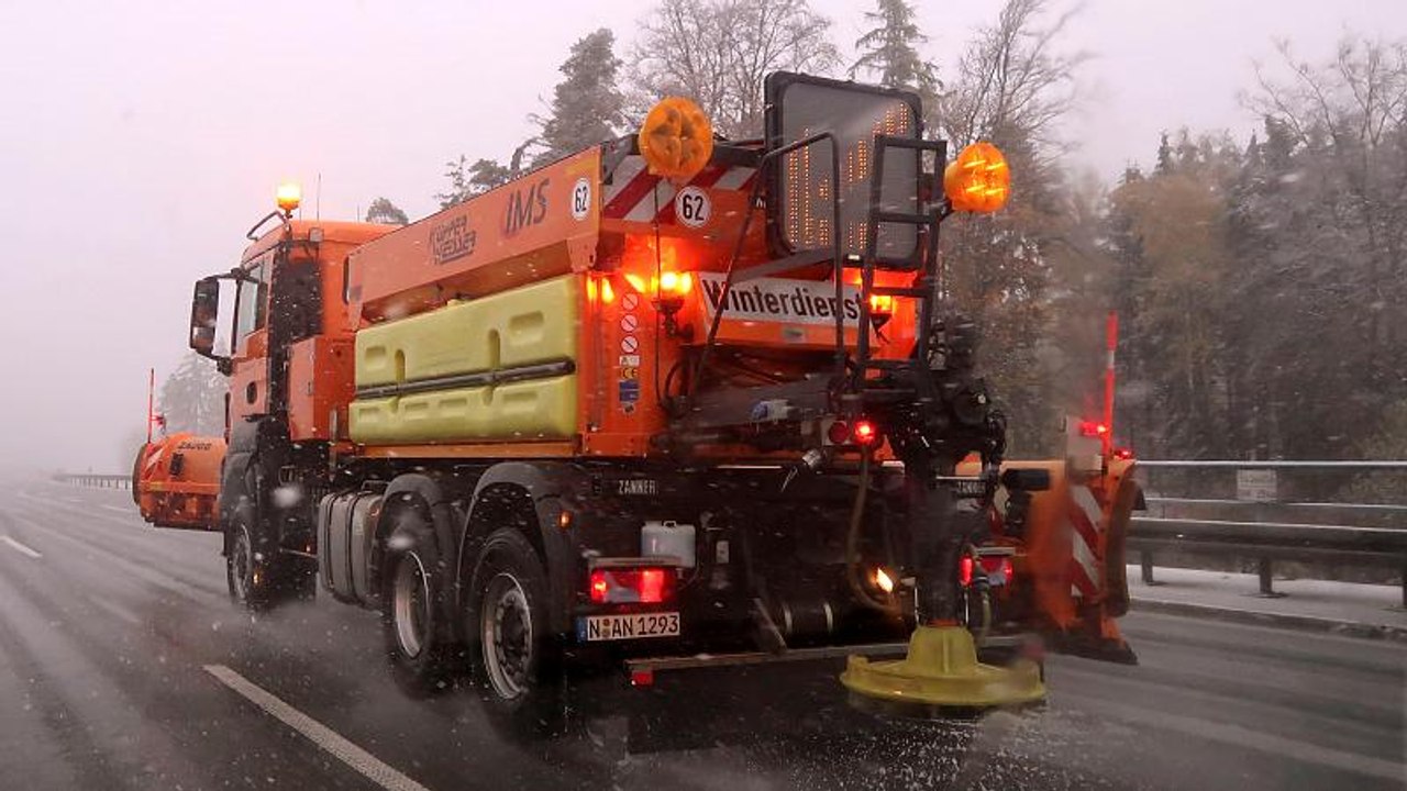 Mindestens 4 Tote durch Unwetter: Chaos und Bilder vom ersten Schnee