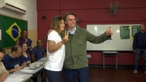 Brasileños empezaron a votar en Brasil, con Bolsonaro favorito