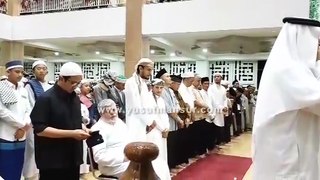 Sholat Berjamaah Diimami Imam Masjid Nabawi