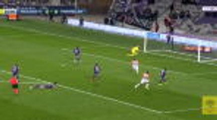 Télécharger la video: Touching both posts, Laborde opens the score for Montpellier