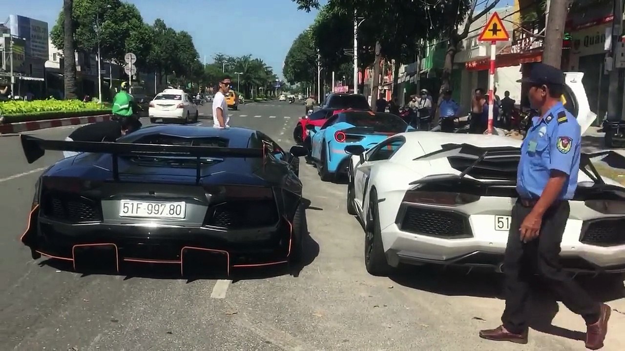 Cặp đôi siêu xe Lamborghini Aventador độ độc nhất Việt Nam -thi tài nẹt pô- trước nhà hàng của Cường -Đô-la-