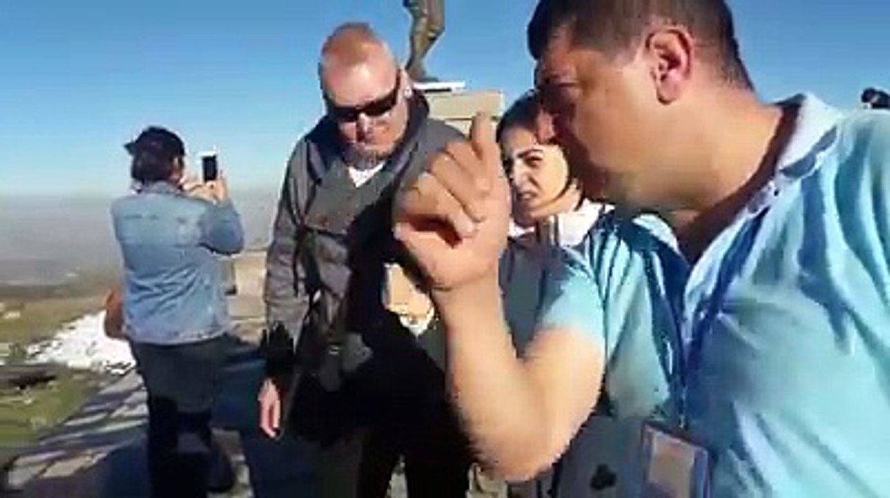 POLONYADAN GELEN YABANCI TURİSTE KOCATEPEYİ ÇEVİRMENLE ANLATTIK HABİB AKALIN KOCATEPE DE BİR İLK