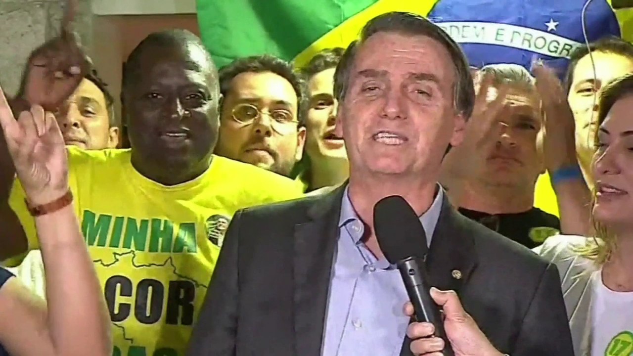 "Et maintenant, transformons ce pays en une grande nation." Les premiers mots de Bolsonaro en tant que président élu