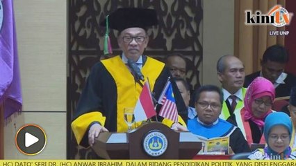 Anwar terima ijazah doktor kehormat